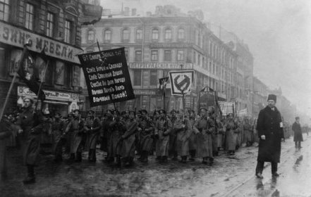 Únorová revoluce byla bezesporu součástí 1 světové války. Návrat k tomu, co tu bylo, je nemyslitelný (VIDEO CZ Titl, 2