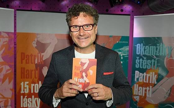 Patrik Hartl na křtu své knihy 15 roků lásky (20. října 2021)