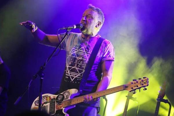 FOTOREPORT: Peter Hook na brněnské Flédě oživil New Order i Joy Division
