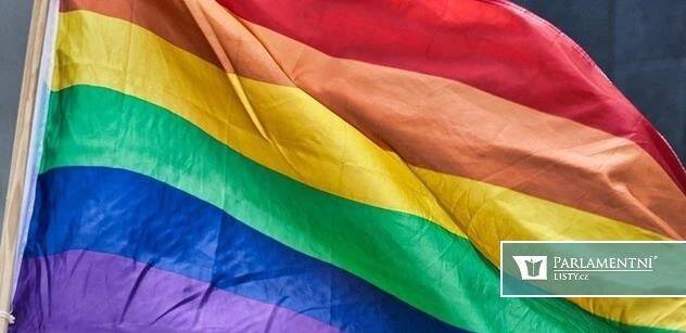 Odpůrci LGBT+ rozprášili festival. „Protest, jak se sluší a patří,“ pochválil si kněz. Rakušan vyletěl
