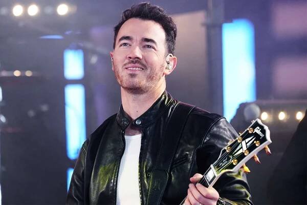 Kevin Jonas performs onstage at Dick Clark's New Year's Rockin' Eve with Ryan Seacrest 2025 in New York City, New York.
