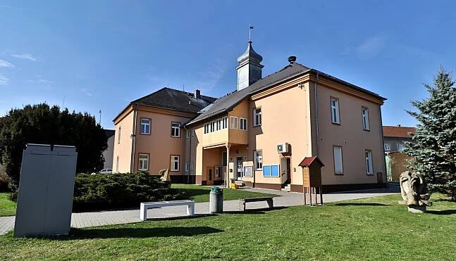 Chodová Planá má novou knihobudku, objevují se i zajímavé tituly