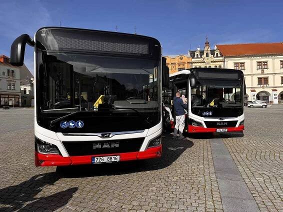 Kroměřížskou MHD doplnily dva nové hybridní autobusy. 27. března 2024.