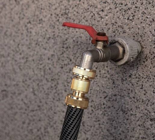Hadicová přípojka na kohoutek 3/4"-1" - mosaz NEO
