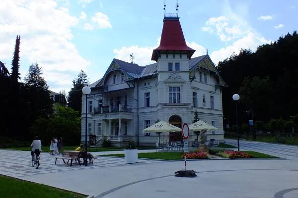 Soubor:Luhačovice U Najady.JPG – Wikipedie