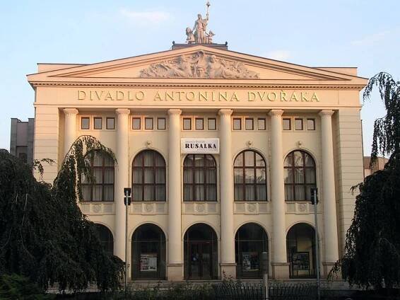 Soubor:Ostrava Divadlo Dvoraka.jpg – Wikipedie
