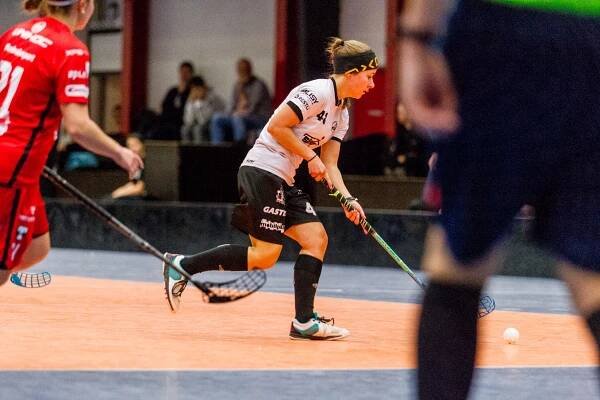 Florbal extraliga žen: Tatran Střešovice vs Crazy Girls Liberec | Michal Křenek - svatební fotograf | Svatební a sportovní