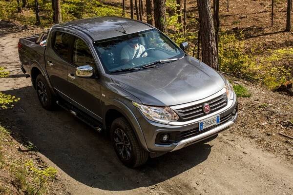 Fiat Fullback: Podrobné specifikace vozidel & Interaktivní nástroj pro srovnání