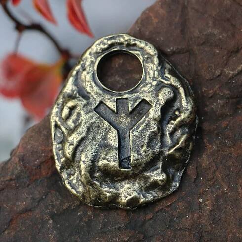 Algiz - runový amulet, staromosaz