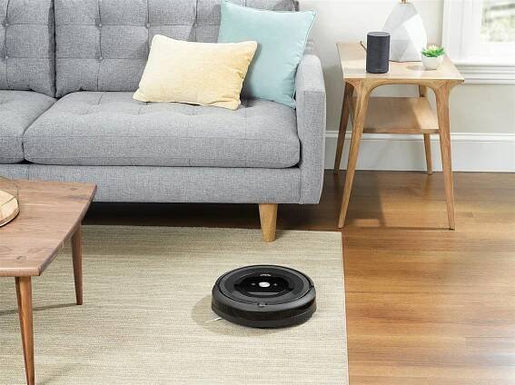 iRobot Roomba i7 robotický vysavač černý