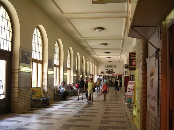 Soubor:Praha Masarykovo nádraží-jižní chodba.jpg – Wikipedie
