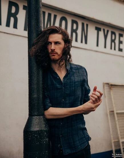 Irský zpěvák Hozier a jeho Take Me to Church zazní poprvé v České republice!