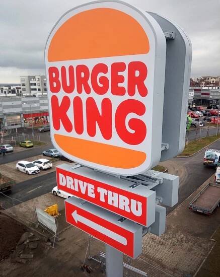 Retail Park Praha Štěrboholy - reklamní zařízení Burger King - PROST - orientační systémy 