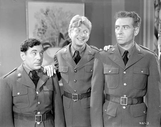 Charlie Hall, Sterling Holloway, Frank Faylen - Top Sergeant Mulligan - Z filmu