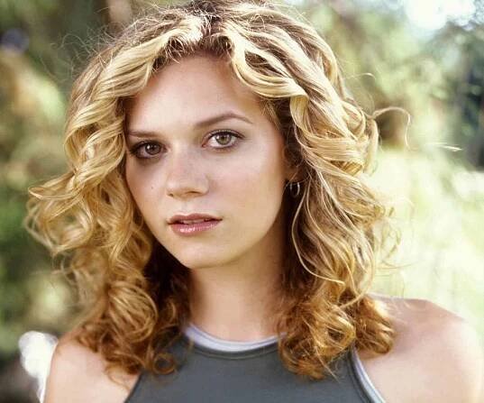 Hilarie Burton Biography - Facts, Childhood, Family Life & Achievements of Actress