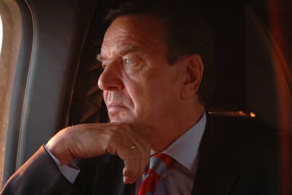 Gerhard Schröder. Germany, 2005. ・ Photo-essays