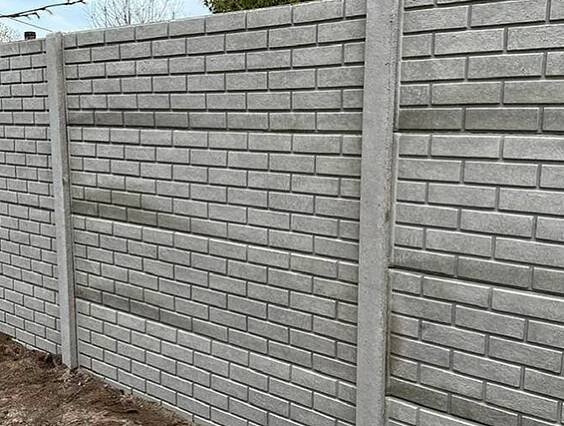Betonový plot ostrá cihla | lkb-ploty.cz
