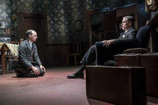 Stephen_Mangan_and_Tom_Vaughan-Lawlor_Photo_By_Johan_Persson_032172.jpg