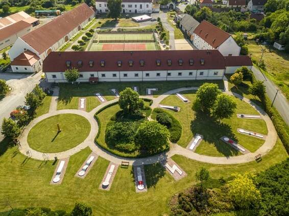 Pidivýlet z Karlštejna s nejmenšími kolomily - Pustit k vodě