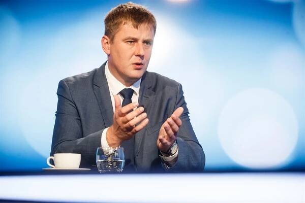EU s dodávkami vakcín nezaspala, říká Petříček a viní Babiše z dezinformací