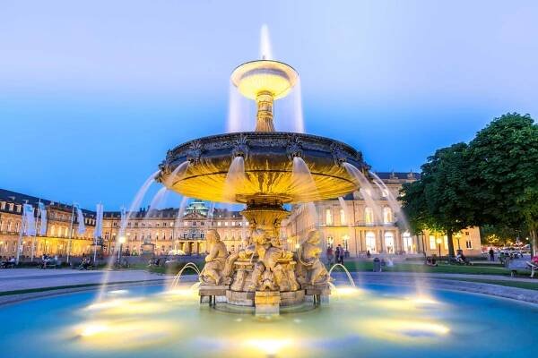 centrum stuttgartu, německo za soumraku - stuttgart - stock snímky, obrázky a fotky