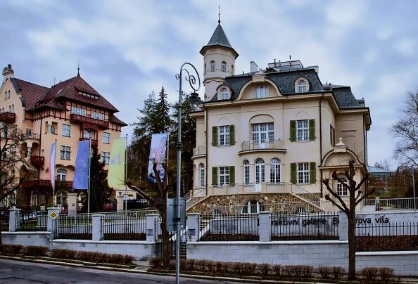 Soubor:Becherova vila Karlovy Vary.jpg