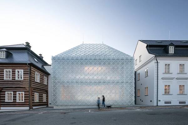 Den architektury v kraji zavzpomíná na Ještěd, zavede do podzemí a ukáže skleněný dům