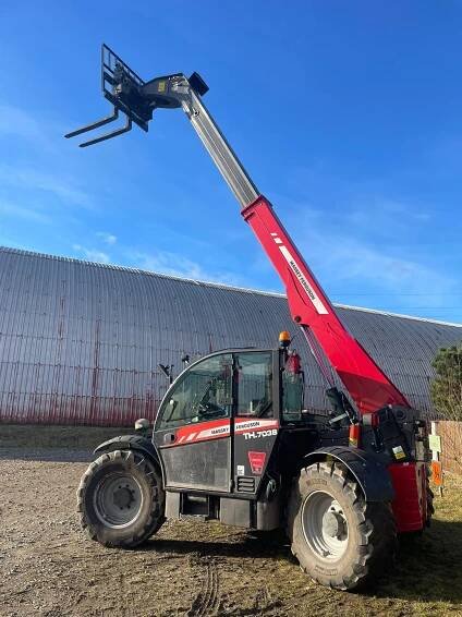 Teleskopický manipulátor Massey Ferguson TH 7038 - Český Krumlov