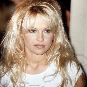 Pamela Anderson '90s lipstick 