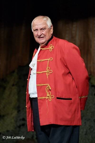 S Pydlou v zádech – Foto-noviny