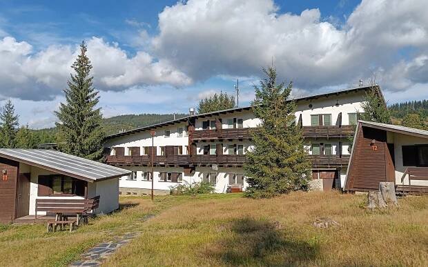 Beskydy u stezky v oblacích: Hotel Bečva se snídaní formou bufetu a vyžitím – tenis, ping pong + dětské hřiště