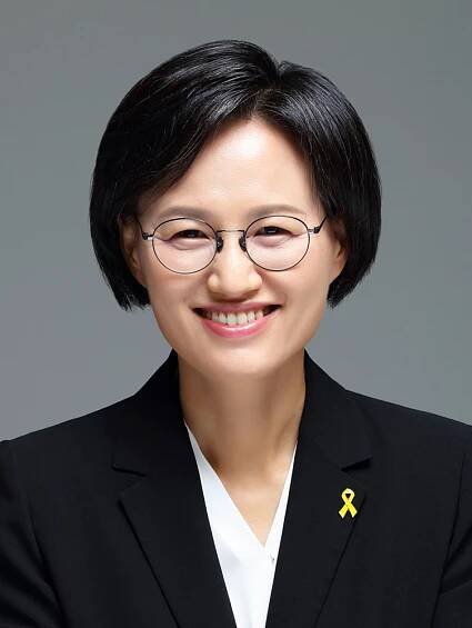 Kang Eun-mi - Wikipedia