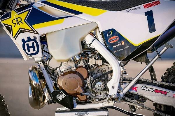 husqvarna_te300i_alestrem_2018_7m_5671_enduro21_560