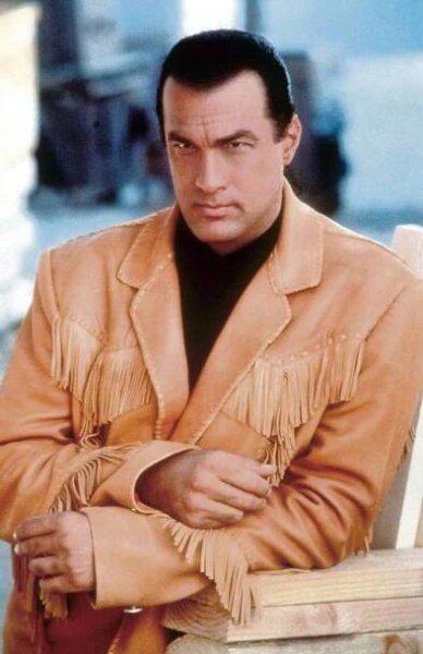 Steven Seagal se vydal ve stopách Schwarzeneggera: Bude z něho guvernér?