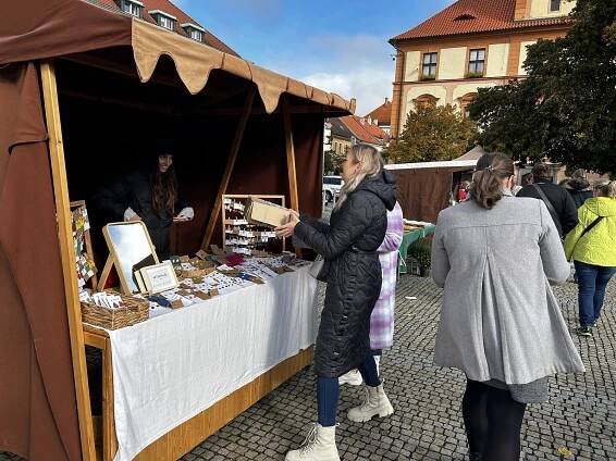 V Sušici v sobotu vrcholily farmářské trhy, k mání bylo ovoce, víno i džemy