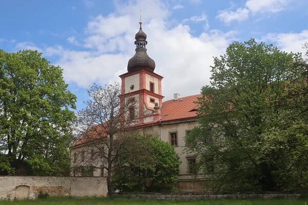 OBRAZEM: Bělá pod Bezdězem má krásný zámek. Za jeho zdmi sídlí muzeum