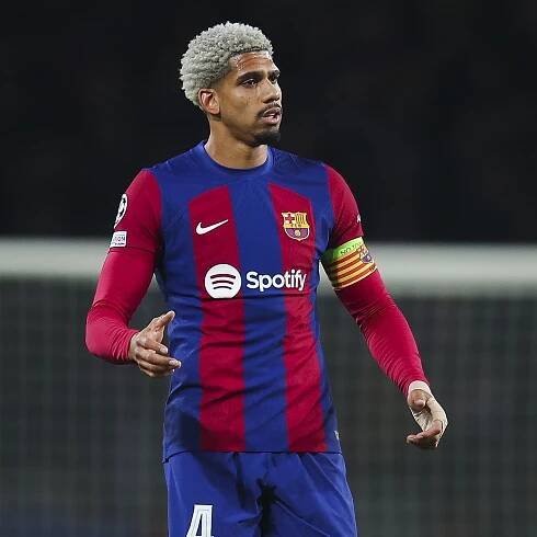 Ronald Araujo sends out strong message about Barcelona future amid Bayern  interest - Barca Blaugranes
