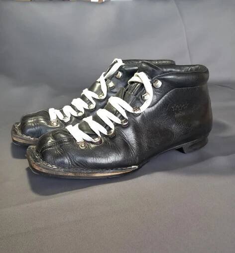 Retro běžkařské boty Botas – černá kůže, vel. 44/45 - Lyže, běžky
