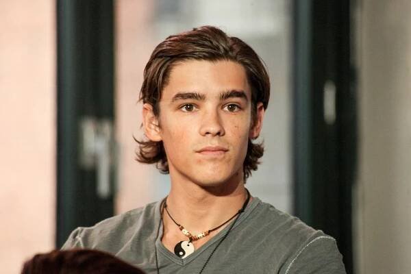 Brenton Thwaites: „S Taylor Swift nerandím!“