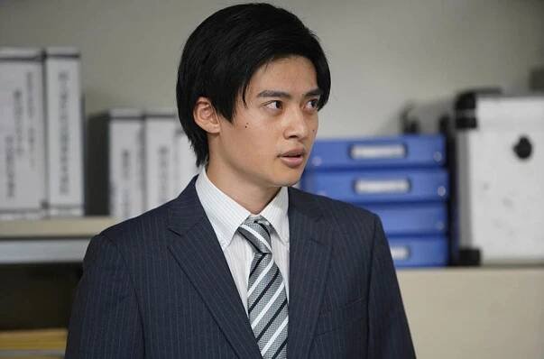 W Kenkei no higeki - Futarime no onna: Šitataka na onna (E02) (2019)
