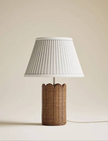 Wicker Scalloped Table Lamp