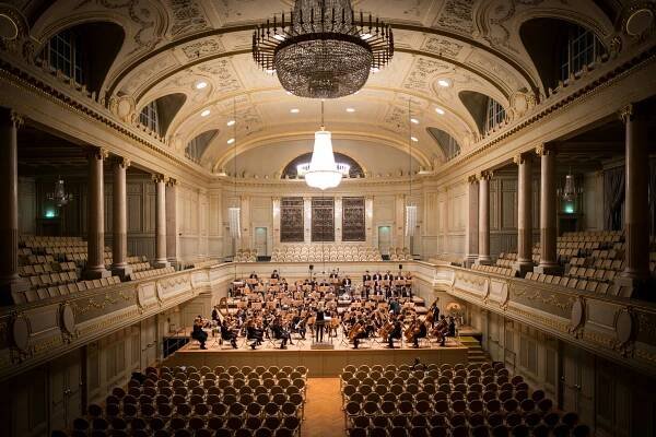 Páteční bizár: S orchestrem jeden na jednoho AKA ruská opera hraje jen pro jednoho fyzického dívá