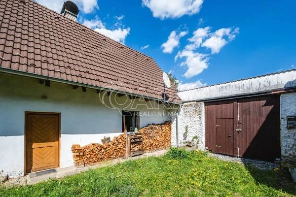 Původní statek z roku 1840 v malebné krajině v obci Chvalkov, na okraji Novohradských hor, obrázek č.12