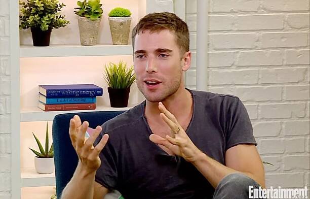 Dustin Milligan spills 'Schitt's Creek' behind-the-scenes stories