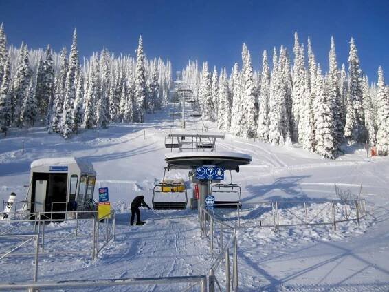 Ski lifts Sun Peaks