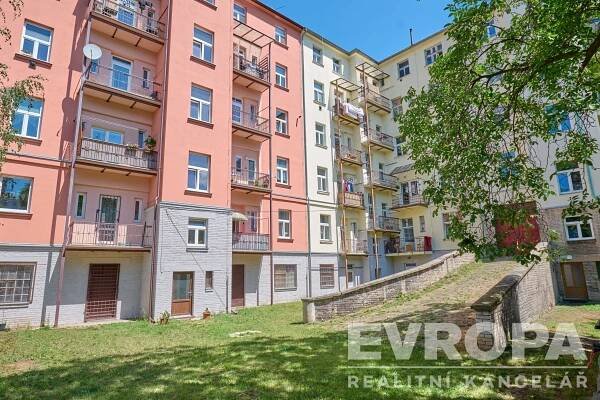Prodej bytu 3+1 o velikosti 89 m2 v ulici Šafaříkova v Hradci Králové - Milan Polívka