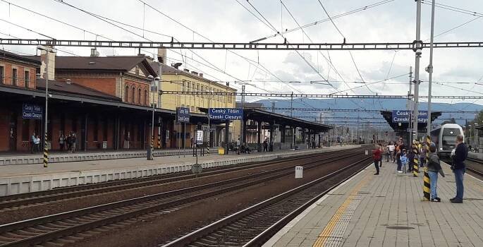VIDEO: Nad těšínským nádražím se nesl černý mrak z parní lokomotivy