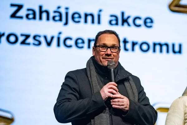 Galerie: Primátor hájí nákup luxusní limuzíny za tři miliony. „Stejně nejraději chodím pěšky“ - Galerie - Echo24.cz