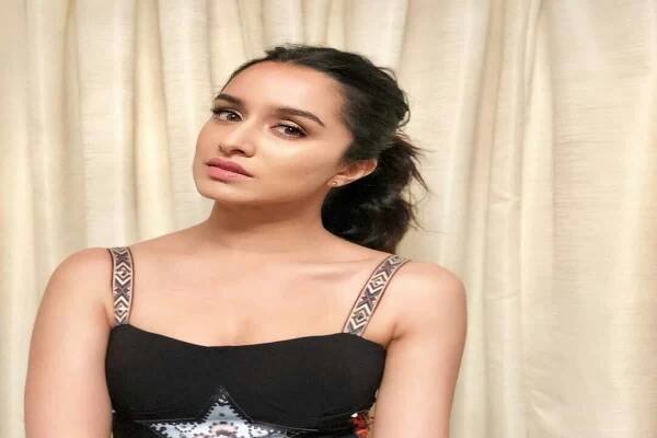 Shraddha Kapoor accepted and joined Sushant’s party
