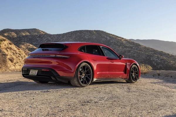 Porsche Taycan přijíždí ve verzi GTS i jako hatchback